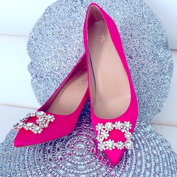 Shoes - NWOT 💖 Pink Satin Heels with crystal